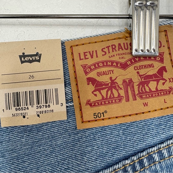 Levi's 501° Original Fit High-Rise Women's Jean Shorts - Picture 6 of 9